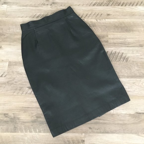 Danier Black Pencil Skirt - Picture 4 of 16
